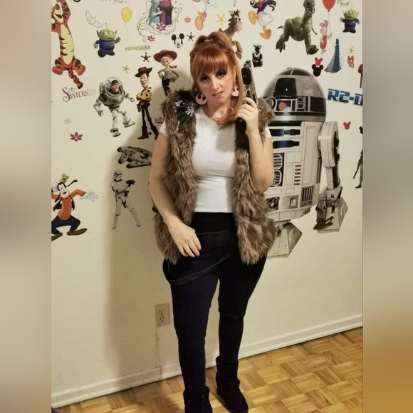 Her universe Chewbacca vest - Picture 2 of 4